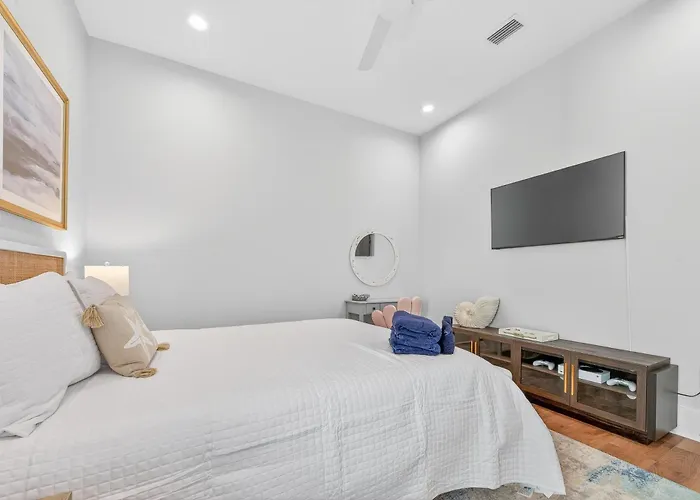 Luxe Stayin' Salty 3 Min Walk To Pool Pets Bikes Sleeps 12 Holiday home *