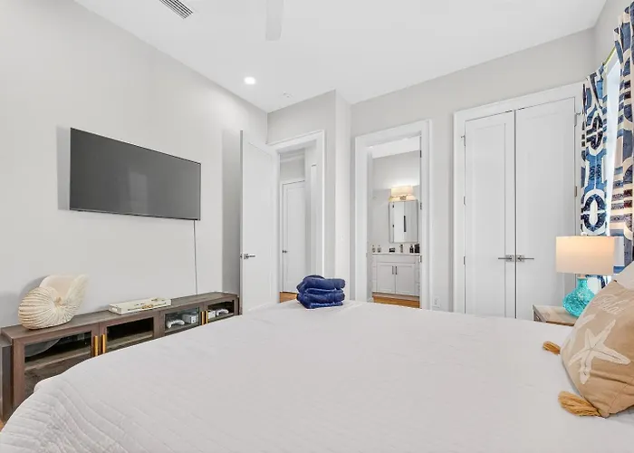 Luxe Stayin' Salty 3 Min Walk To Pool Pets Bikes Sleeps 12